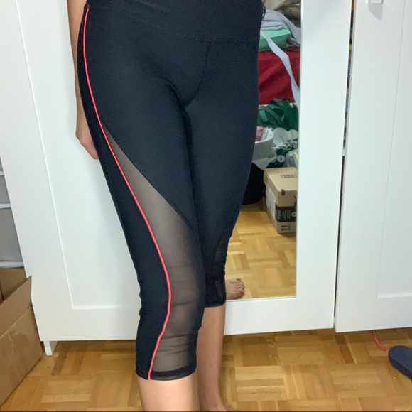 La Vie En Rose Cropped Mesh Detail Active Leggings - Picture 3 of 13